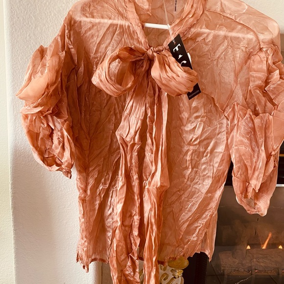 TOV blouse neckline in V - Picture 2 of 6